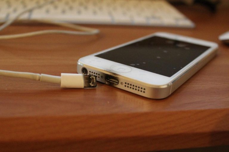 5 ‘Fakta’ Tidak Benar Tentang Cas Telefon Bimbit