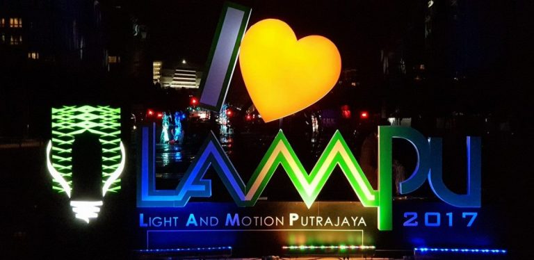 Jom Raikan Tahun Baru 2018 Dengan Bunga Api Digital & Sebenar Di LAMPU 2017!