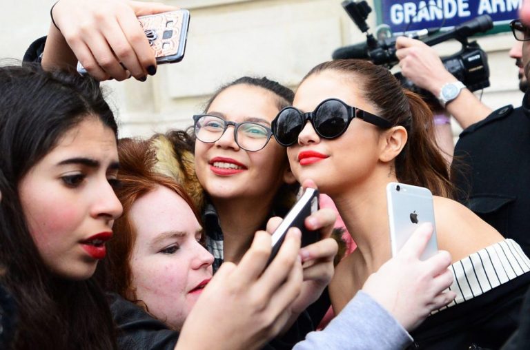 7 Sebab Utama Kenapa Peminat Bintang Follower Instagram Paling Ramai Selena Gomez Sangat Menyayanginya