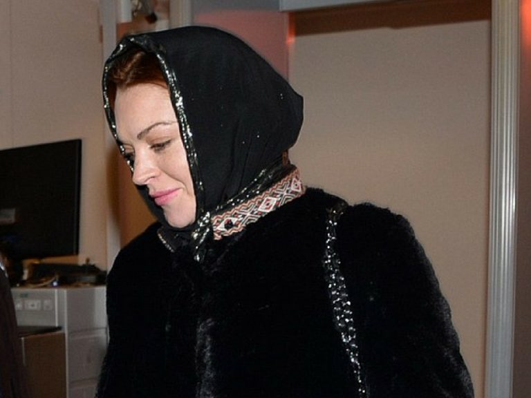 Lindsay Lohan Ulang-Alik Antara New York Dan Negara Majoriti Islam Untuk Dapat Ketenangan