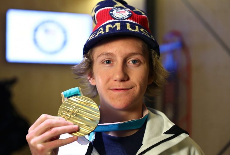 Walaupun Berjaga Sepanjang Malam Menonton Netflix, Atlet Remaja USA Ini Berjaya Rangkul Pingat Emas Olimpik!