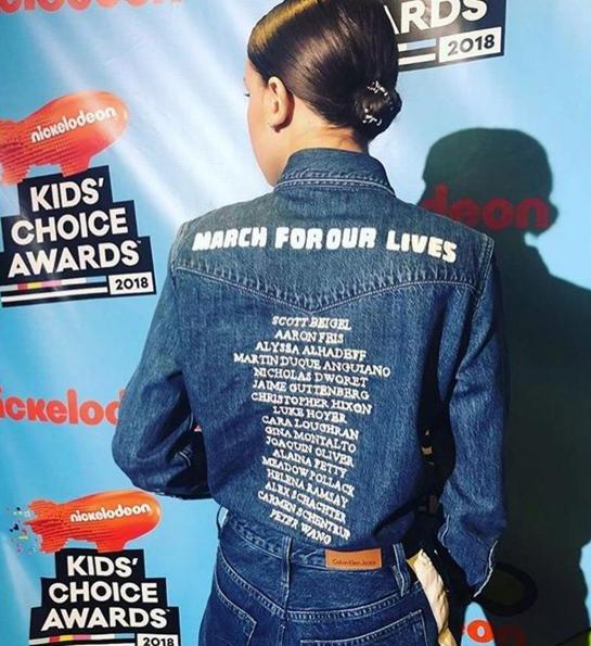 5 Trend Selebriti Di Kid's Choice Award Yang Kamu Boleh Cuba Dengan Baju Sendiri 23 5 Trend Selebriti Di Kid's Choice Award Yang Kamu Boleh Cuba Dengan Baju Sendiri