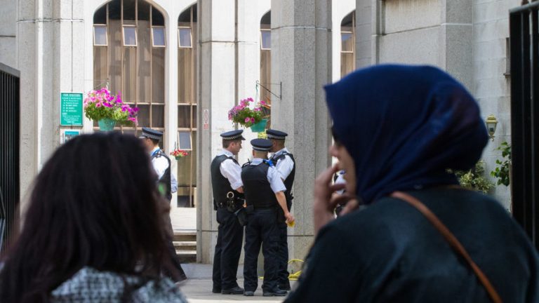 Wanita Muslim UK Diminta Tidak Keluar Rumah Untuk Elak Ancaman ‘Punish A Muslim Day’. Ini Respon Mereka