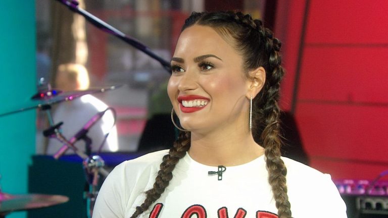 Demi Lovato Dikejarkan Hospital Kerana Dikatakan Overdose Dadah