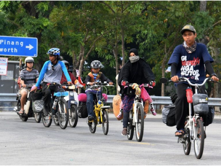 Dari Jakarta ke Mekah, 5 Beranak Kini Tiba di Kedah Sebelum Teruskan Perjalanan