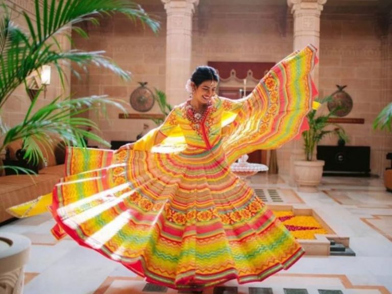 Akhirnya Kahwin! Lihat Foto Majlis Mehendi Priyanka Chopra & Nick Jonas