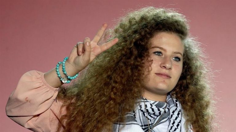 Remaja Tampar Tentera Israel Jadi Penerima ‘Muslim Woman Of The Year’