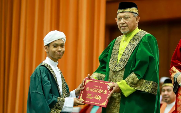 Pernah Lengahkan Satu Suruhan Ibu, Tokoh Tahfiz Kongsi Allah “Beri Ingatan” Padanya