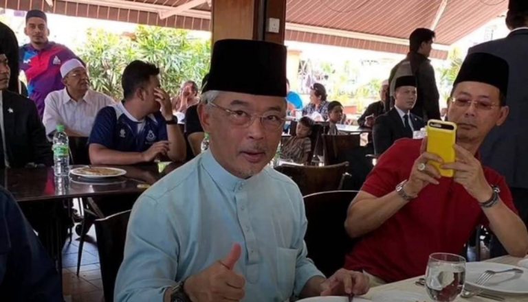 Kari Kepala Ikan Merah Kegemaran DYMM Agong, Bungkus Bawa Pulang Istana