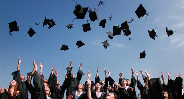 10 Senarai Biasiswa Terbaik Bagi Lepasan SPM 2021, Jom Apply