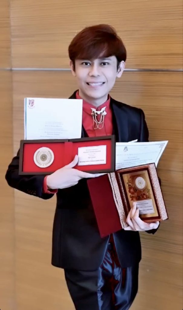 Usia Bukan Penghalang, Dr. Idzu Penyanyi Nasyid Saujana Terima Anugerah ...