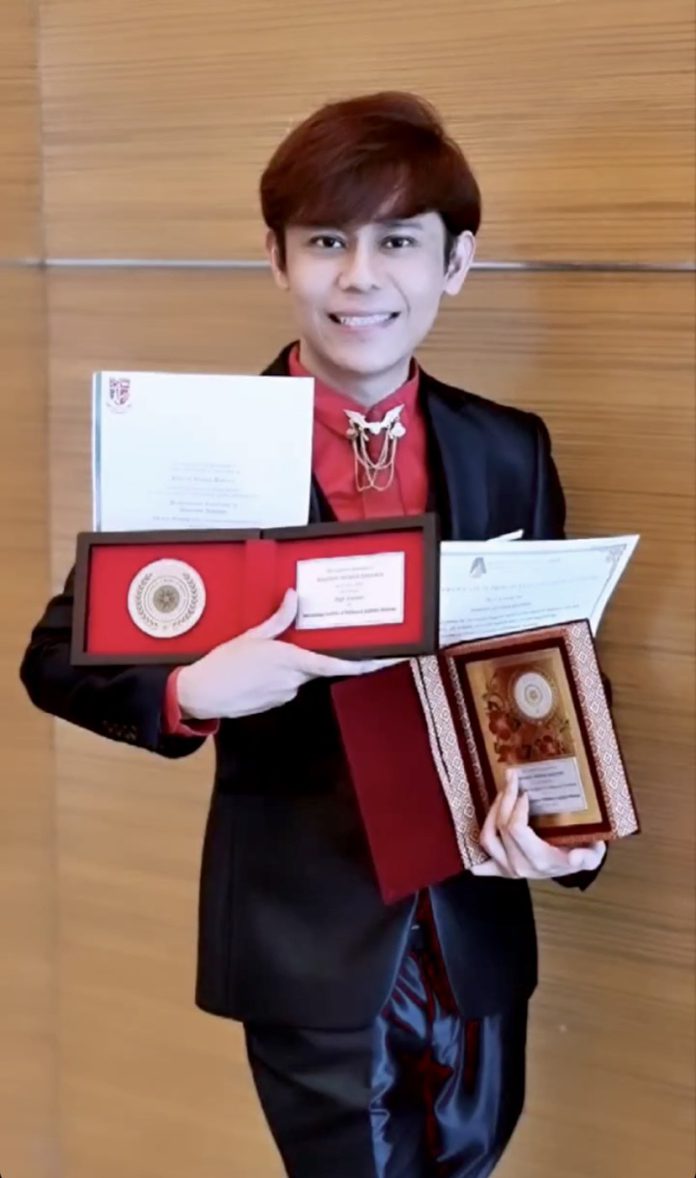 Usia Bukan Penghalang, Dr. Idzu Penyanyi Nasyid Saujana Terima Anugerah ...
