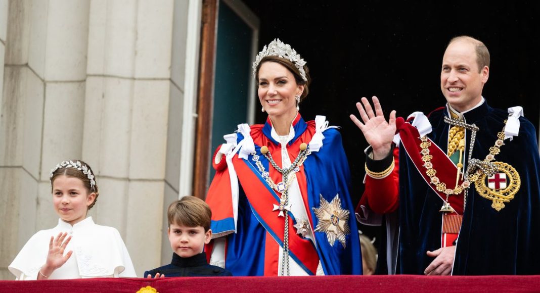 Kate Middleton & Charlotte Pakai 'Headpiece' Sedondon Di Pertabalan ...
