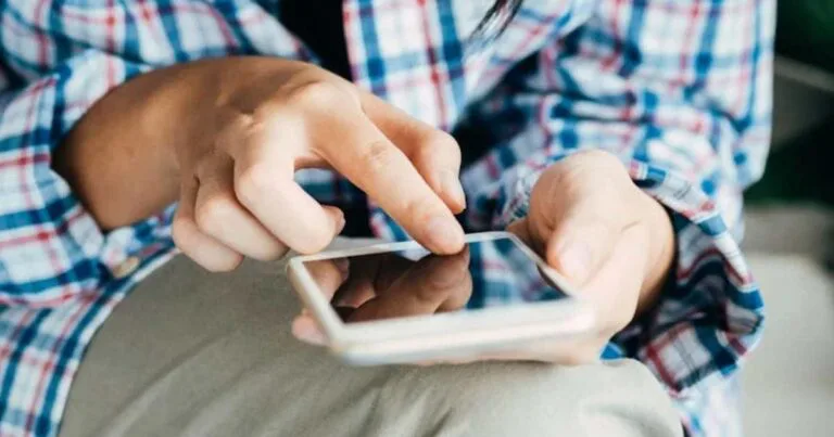 Lihat Status WhatsApp Secara ‘Senyap’, Ini 4 Cara Mudah!