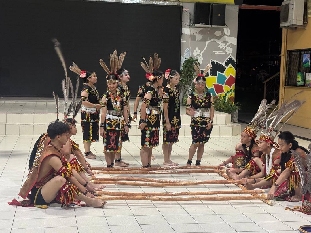 Pelajar SMJK Chung Hwa Tenom Dinobat Juara Dunia, Meriahkan Pentas Istanbul Menerusi Tarian Magunatip