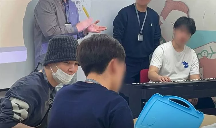 Interaksi SUGA BTS & Kanak-Kanak Autisme Buat Pakar Psikiatri Kagum, Tak Sangka Satu Ayat Ringkas Beri Impak Besar