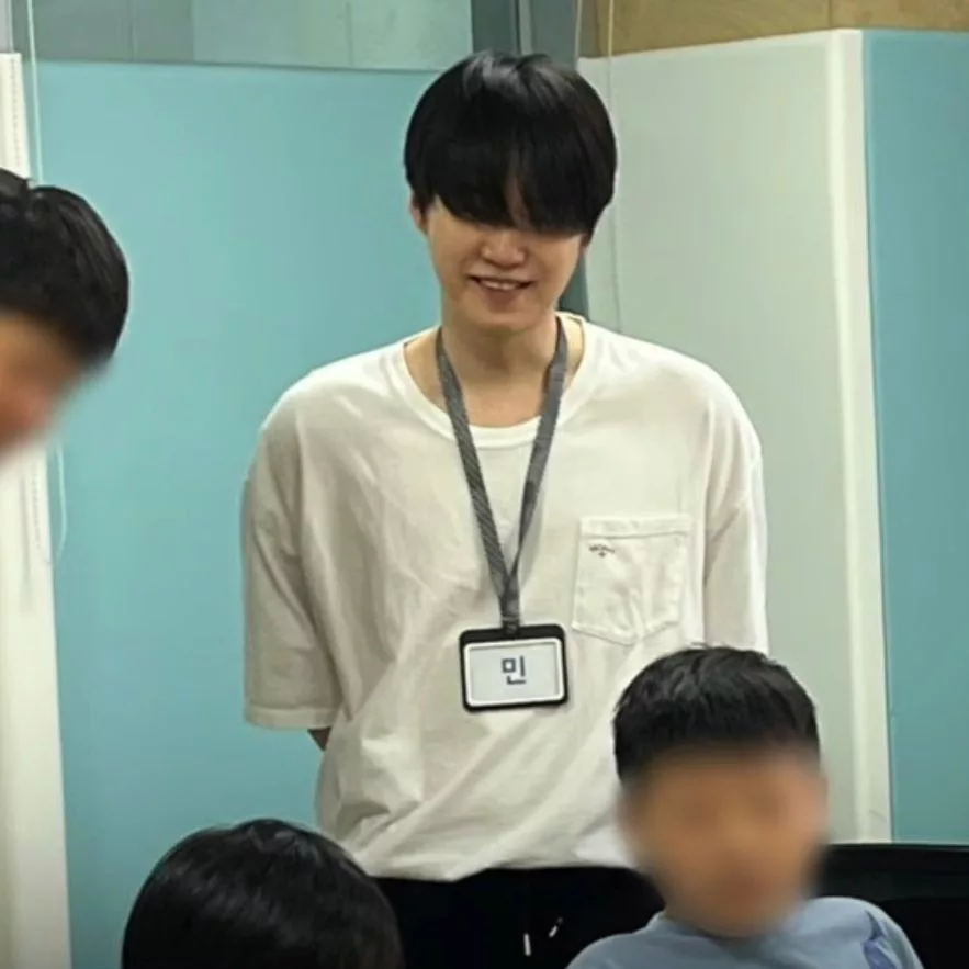 Interaksi SUGA BTS & Kanak-Kanak Autisme Buat Pakar Psikiatri Kagum, Tak Sangka Satu Ayat Ringkas Beri Impak Besar