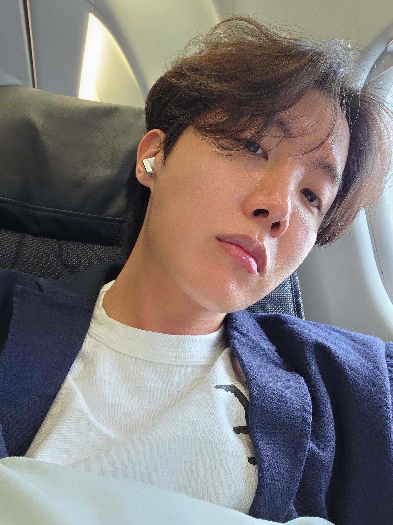 “Cuaca Sekarang Agak Panas” J-Hope BTS Sewa Studio Untuk ARMY, Sediakan Tempat Rehat Selesa & Pek Istimewa Sempena M Countdown