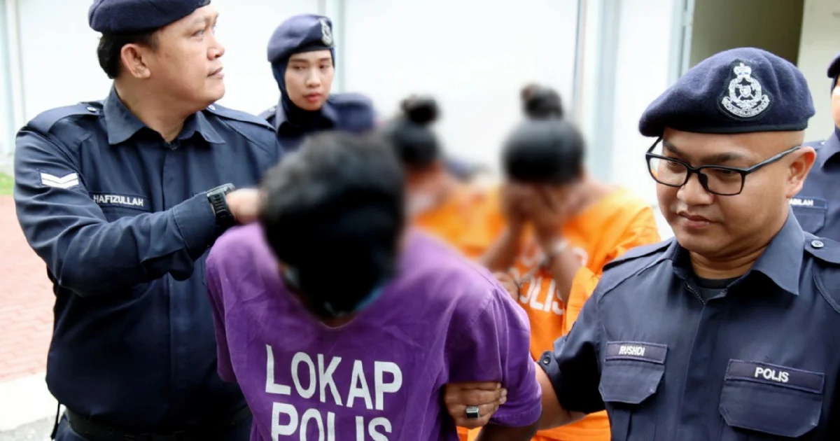 “Woi, Kau Bunuh Saya Punya Adik!” Abang Mangsa Penuntut Universiti Cyberjaya Serbu Suspek Di Mahkamah