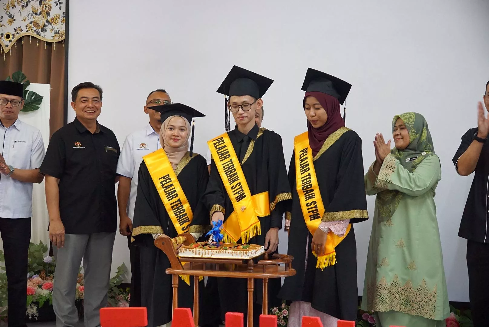 Pelajar Cemerlang STPM 2024: “Saya Belajar Bukan Sebab Nak Kejar 4 Flat, Tapi Nak Lihat Senyuman Mak Ayah”