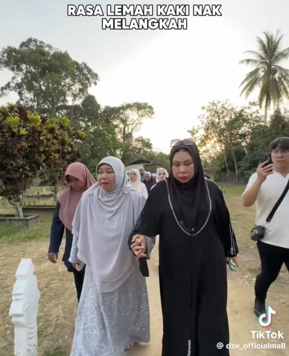 “Diterangi Cahaya Indah, Wangi Semerbak Sebaik Melangkah” -DSV Menangis Ziarah Pusara Arwah Nurly Shahirah