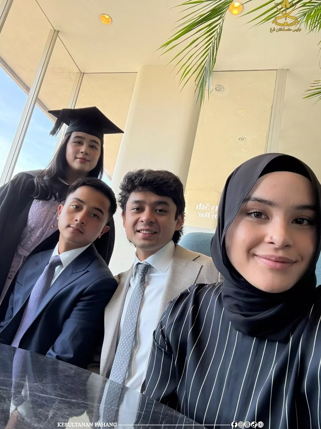 Dua Puteri Diraja Tamat Pengajian Dalam Bidang Tekstil Di UK, Jadi Inspirasi Anak Muda. Tahniah!