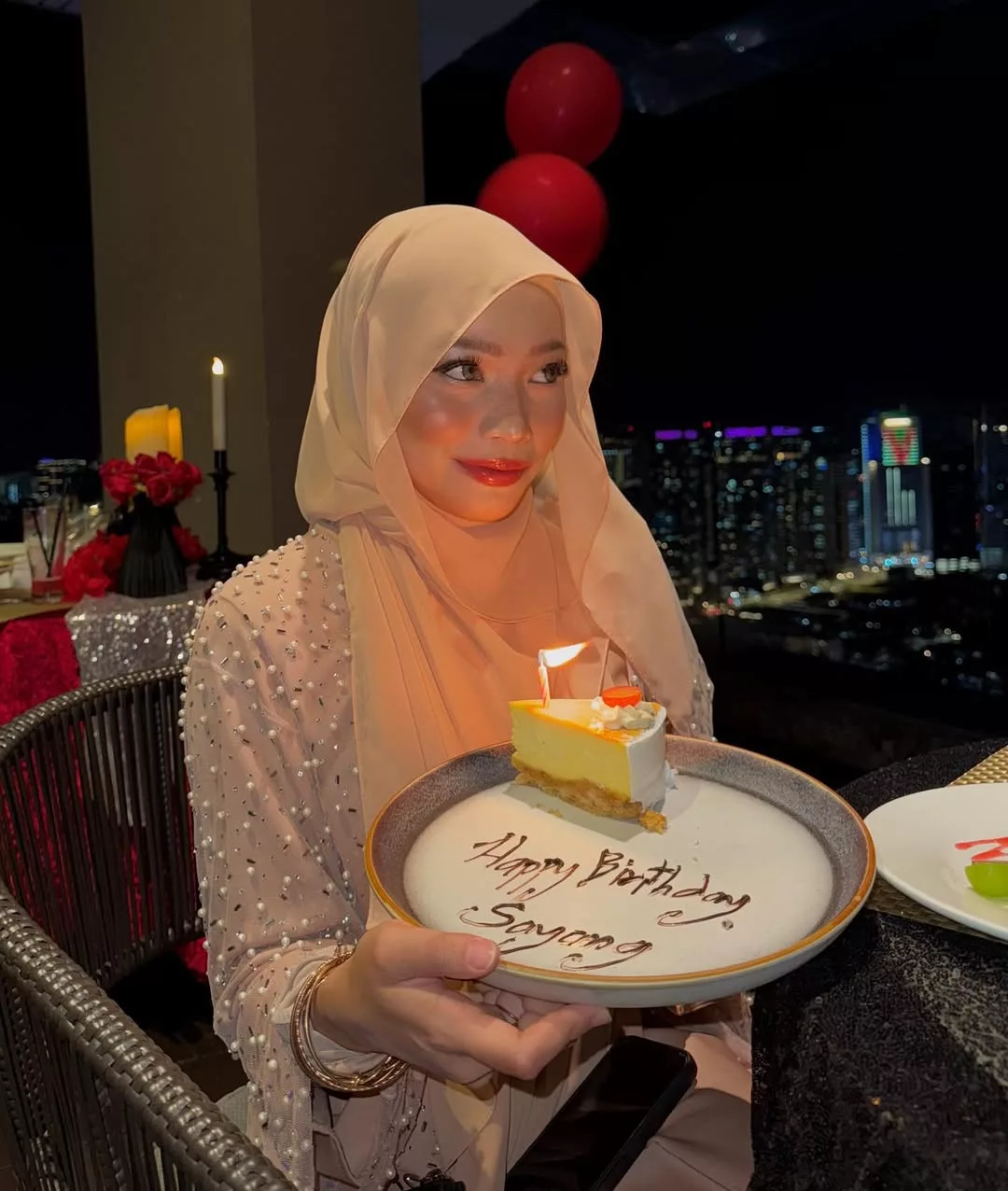 Atiq Azman Bakal Timang Anak Sulung, Layangkan Ucapan Ulang Tahun Kelahiran Paling Bermakna Buat Isteri!