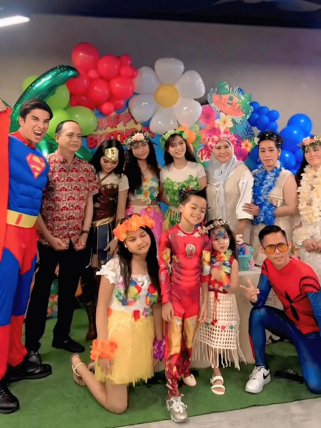 Syed Saddiq Tampil Sebagai Superman Di Majlis Hari Lahir Anak Bella Astillah, Curi Tumpuan Ramai!