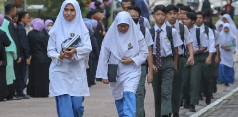 Undang-Undang Baru Lulus, Tak Hantar Anak Sekolah Menengah Boleh Didenda RM5,000