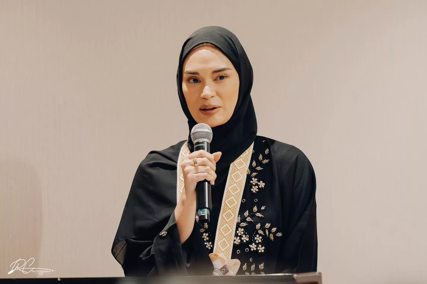 Warganet Teruja Lihat Miss Universe 2015, Pia Wurtzbach-Jauncey Berimej Hijabi Sekali Lagi. “MashaAllah Ukhti!”