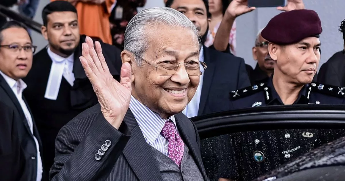 Seratus Tahun Seorang Negarawan, Selamat Hari Jadi Tun Dr. Mahathir!
