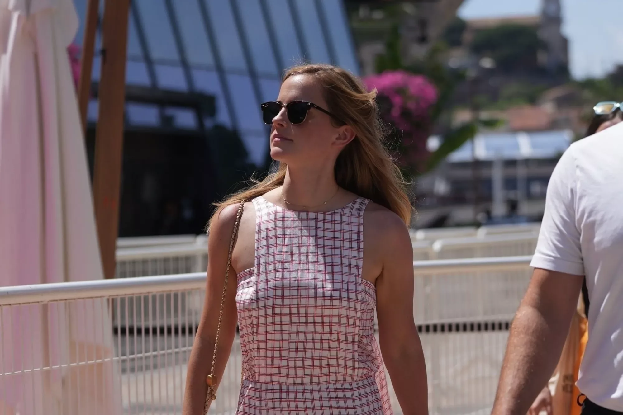 Emma Watson Dilarang Memandu Selama 6 Bulan, Kesalahan Had Laju Jadi Punca