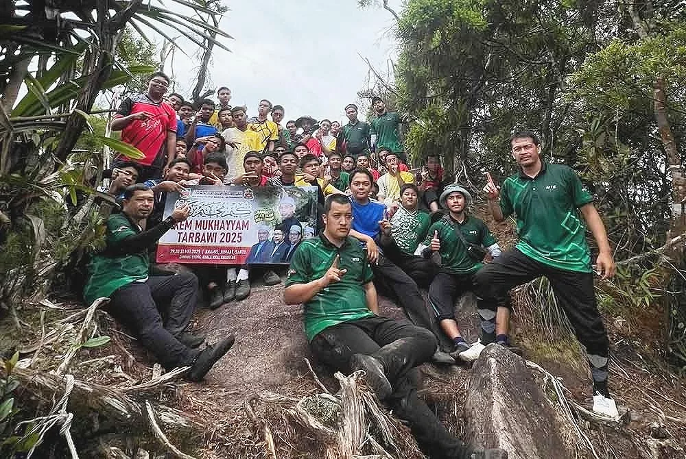 Khatam Al-Quran Atas Puncak, 34 Pelajar Tahfiz Al-Muhammadi Takluk Gunung Stong