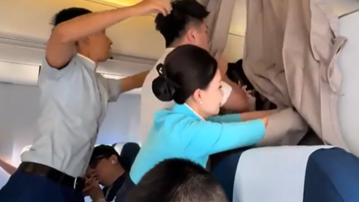 Riuh Dalam Kabin ‘Business Class’! Peminat Serbu Tian Xu Ning Sebelum Pesawat Mendarat