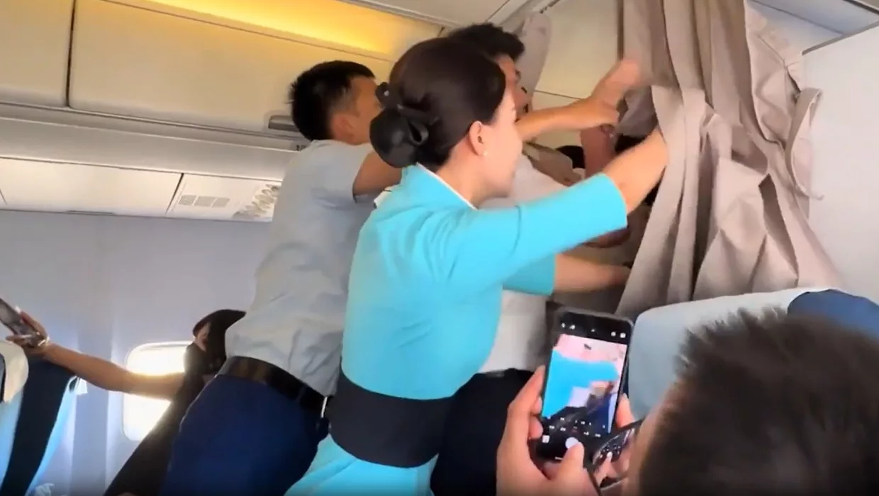 Riuh Dalam Kabin ‘Business Class’! Peminat Serbu Tian Xu Ning Sebelum Pesawat Mendarat