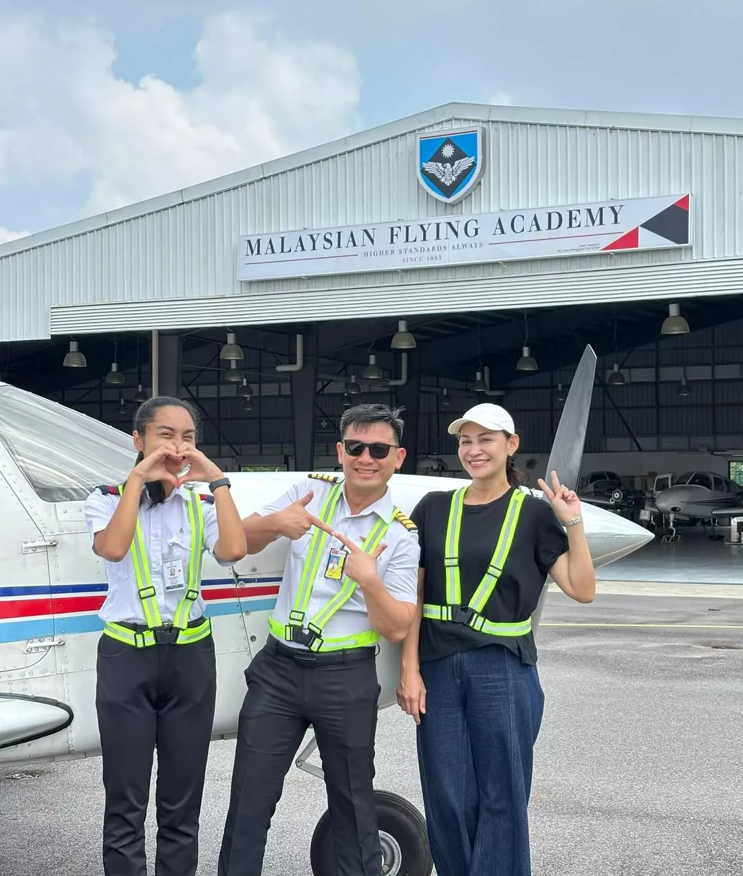 #GirlPower Anak Gadis Aleza Shadan Kini Bergelar Pilot! –“Alhamdulillah… Congrats My Ellisa”