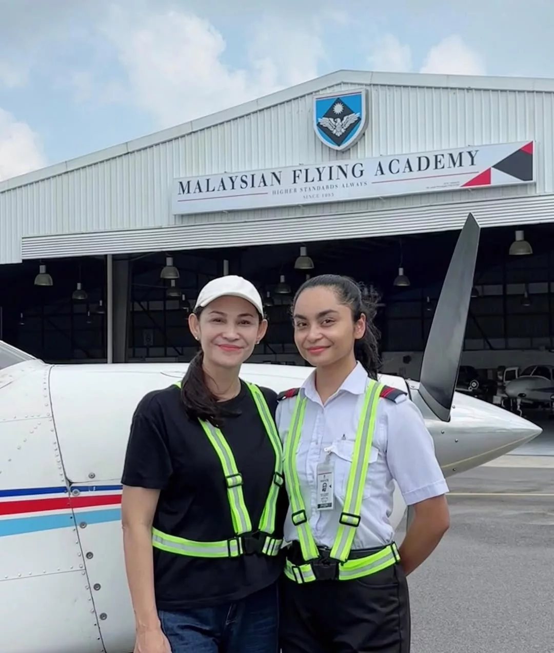 #GirlPower Anak Gadis Aleza Shadan Kini Bergelar Pilot! –“Alhamdulillah… Congrats My Ellisa”