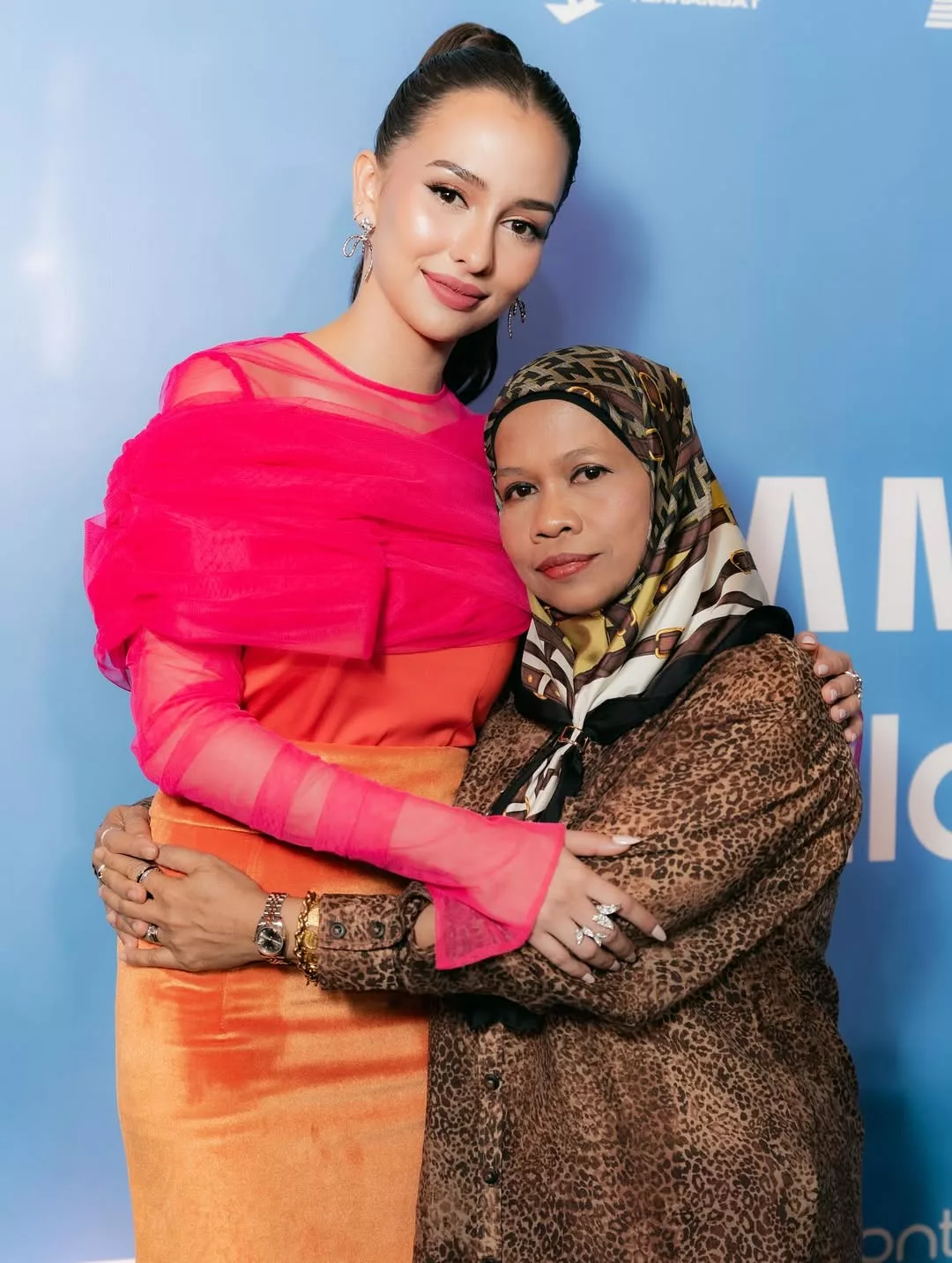 “Terima Kasih Mama Melahirkan & Membesarkan Adik, Semoga Mama Sentiasa Diberkati Allah” -Anna Jobling