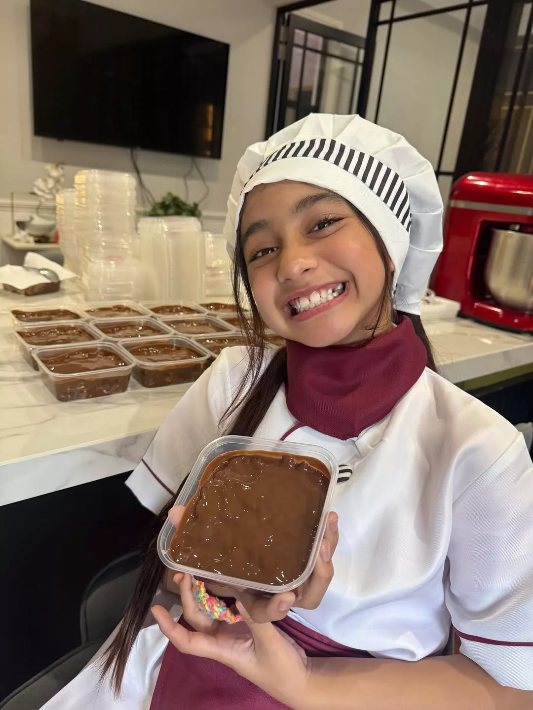 Berjiwa Besar! Anak Wawa Zainal & Aeril Kongsi Rezeki Dengan Anak Yatim, Guna RM3000 Untuk Belikan TV & Makanan