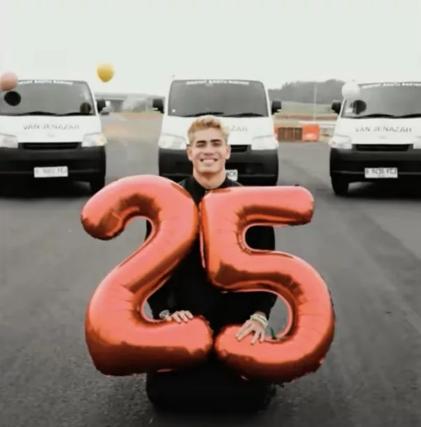 Aisar Khaled Rai Hari Jadi Ke-25 Dengan Sedekah 3 Van Jenazah Di Indonesia