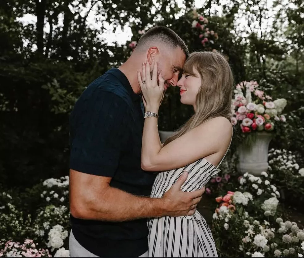 Akhirnya Bahagia! Taylor Swift Bergelar Tunangan Travis Kelce Dengan Cincin Bernilai…