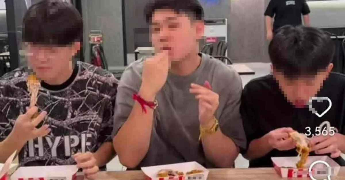 Apabila Empati Hilang, Remaja Biadab Beri Gelandangan Nasi Tulang Ayam