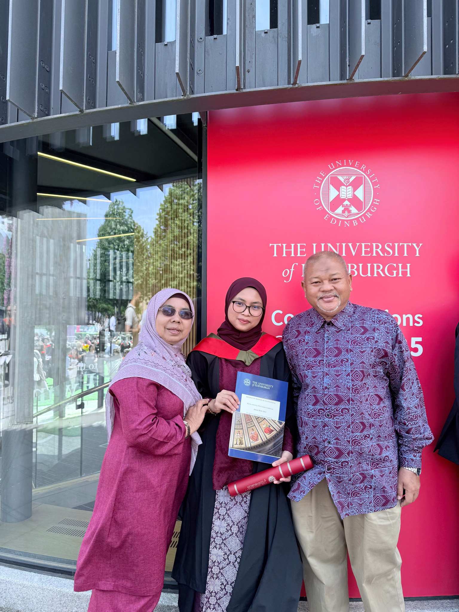 Amani Amri Cipta Sejarah! Berjaya Raih Ijazah Kelas Pertama & Terima Anugerah Whittington Prize