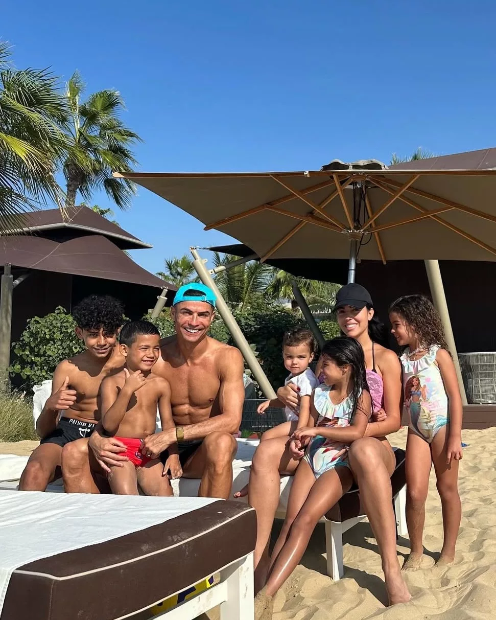 9 Tahun Bersama, Cristiano Ronaldo Akhirnya Lamar Georgina