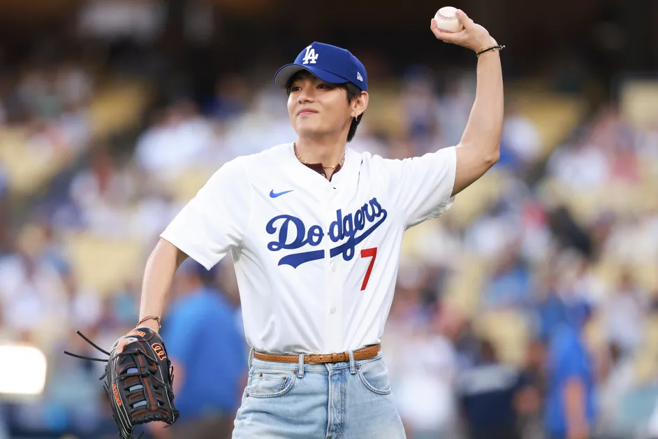 Fenomena Taehyung BTS Gegarkan Stadium Dodger, Jualan Tiket Melonjak 5 Kali Ganda