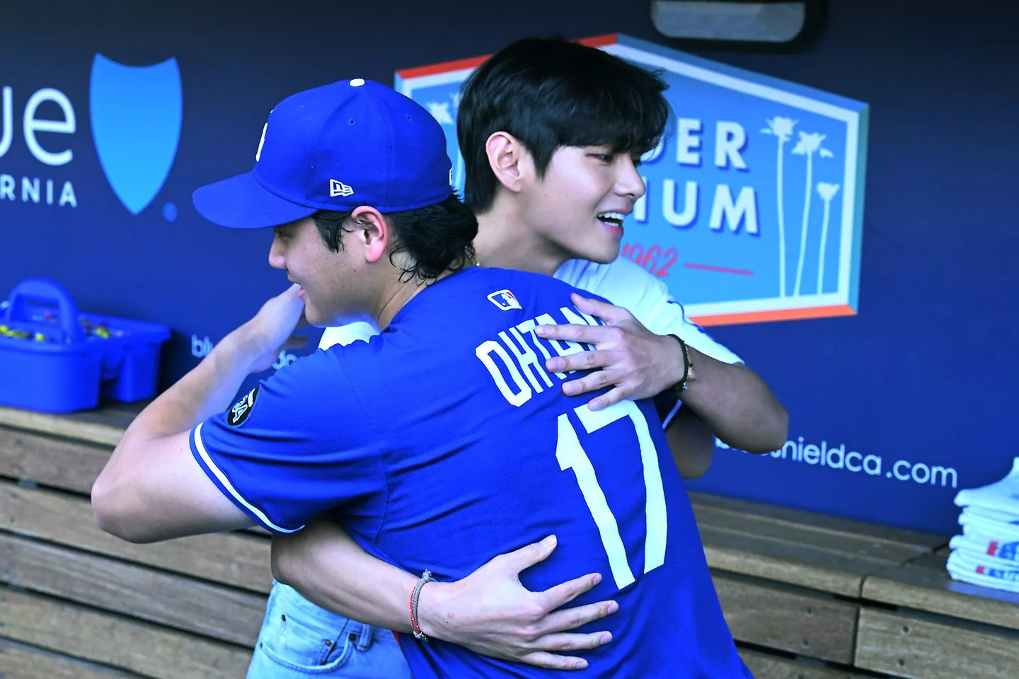 Fenomena Taehyung BTS Gegarkan Stadium Dodger, Jualan Tiket Melonjak 5 Kali Ganda