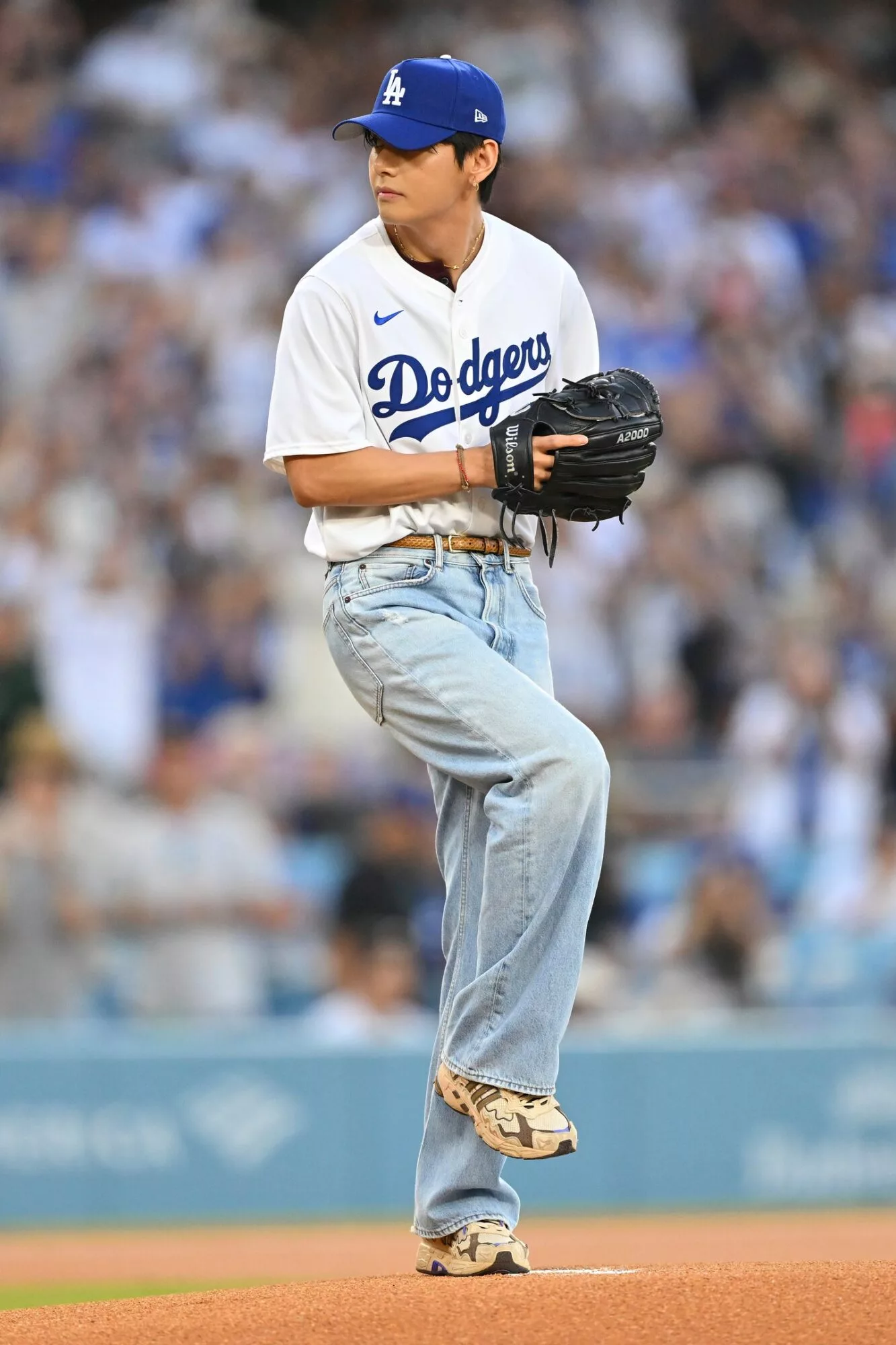 Fenomena Taehyung BTS Gegarkan Stadium Dodger, Jualan Tiket Melonjak 5 Kali Ganda