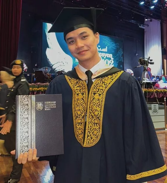 Gigih Berniaga Jenama Pakaian Sambil Belajar, Graduan UiTM Ini Pernah Terima Anugerah ‘Aspiring Entrepreneur’
