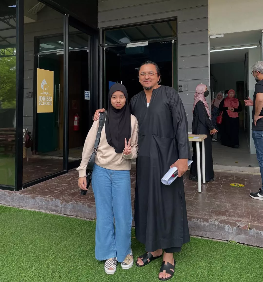 Engku Emran Bangga, Titip Pesanan Bermakna Buat Aleesya Selepas Raih Keputusan Cemerlang Peperiksaan IGCSE