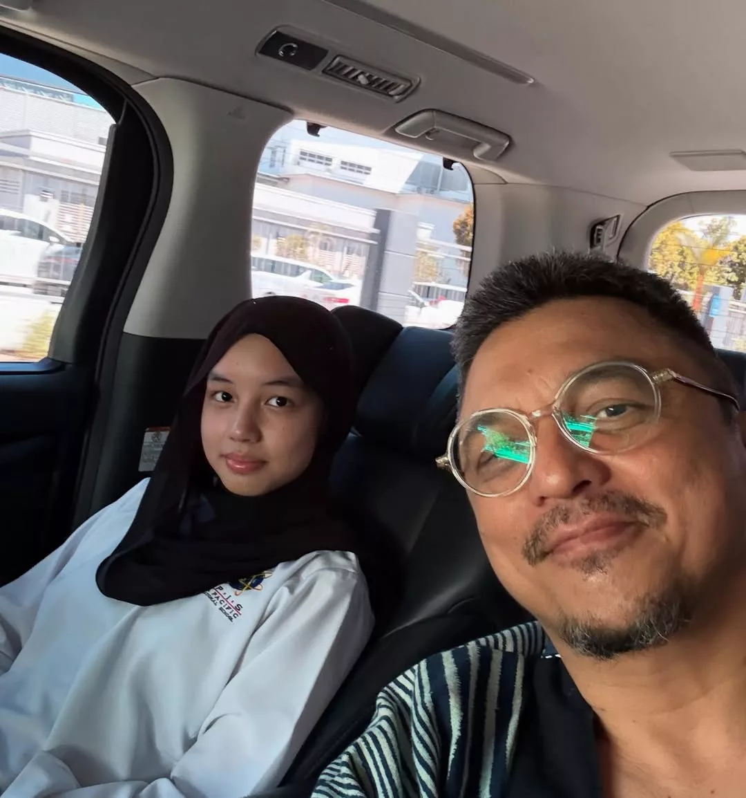 Engku Emran Bangga, Titip Pesanan Bermakna Buat Aleesya Selepas Raih Keputusan Cemerlang Peperiksaan IGCSE